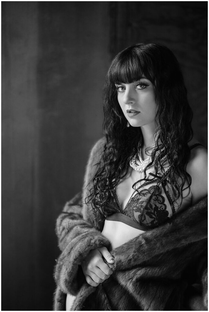 boudoir wears black lace lingerie and a luxurious fur wrap black and white