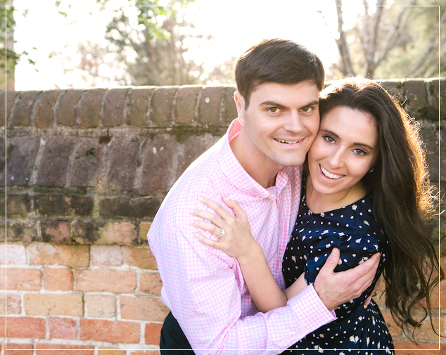 What to wear for an engagement session in Colonial Williamsburg - Preppy