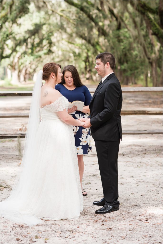 Couple exchanges vows at Wormsloe