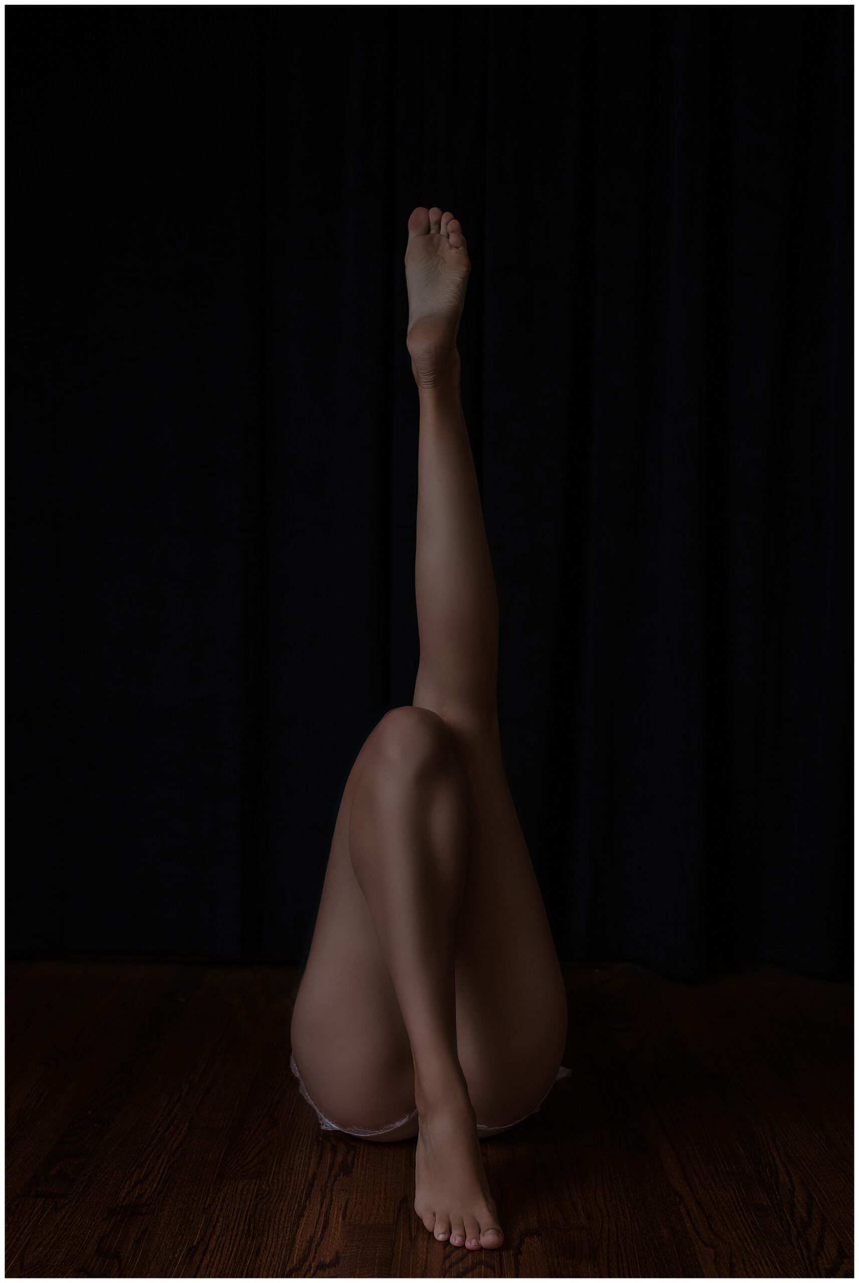 anonymous boudoir showing only the legs